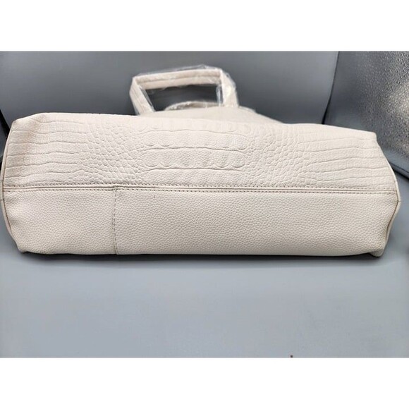 Stylish Cream Shoulder bag with matching wallet- New never been used - Picture 4 of 10